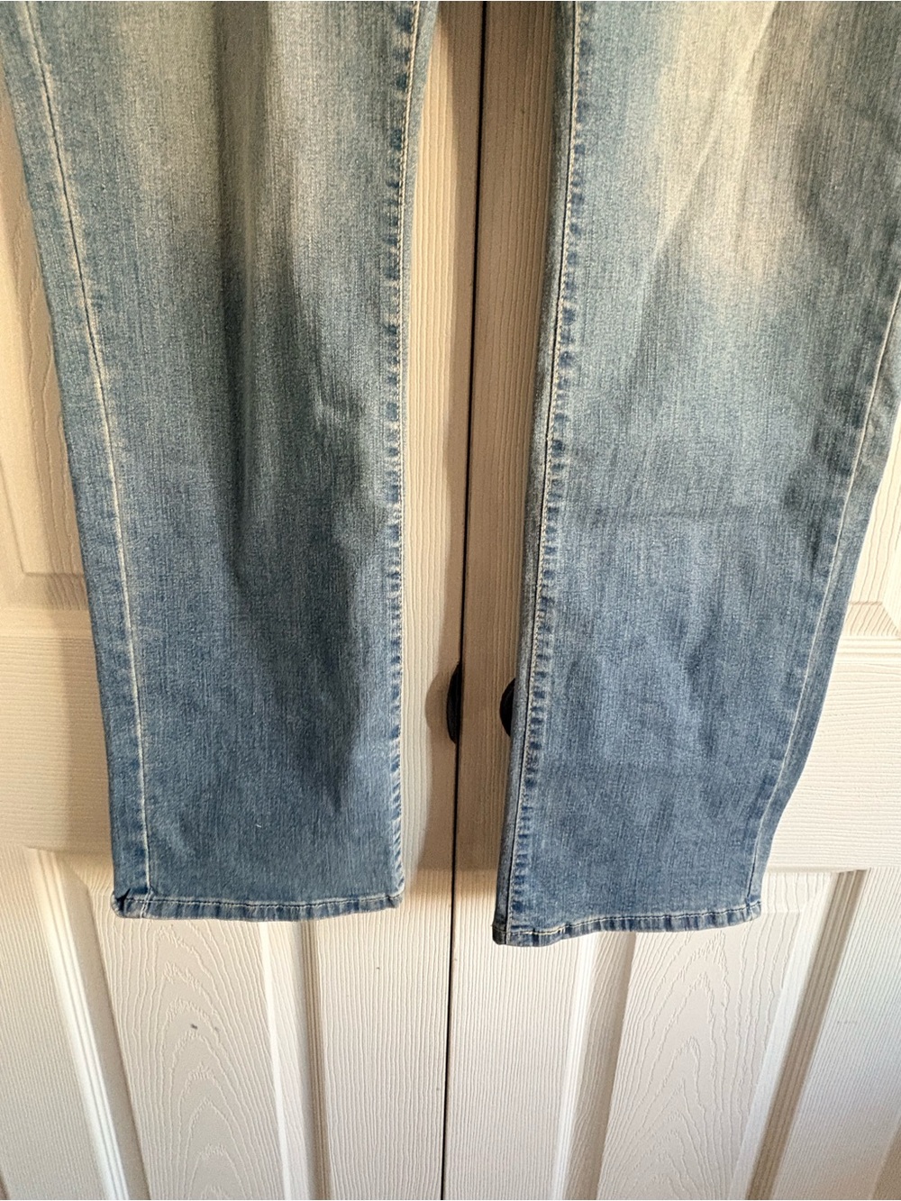 Signature Gold by Levi Strauss Totally Shaping Straight - Picture 2 of 16